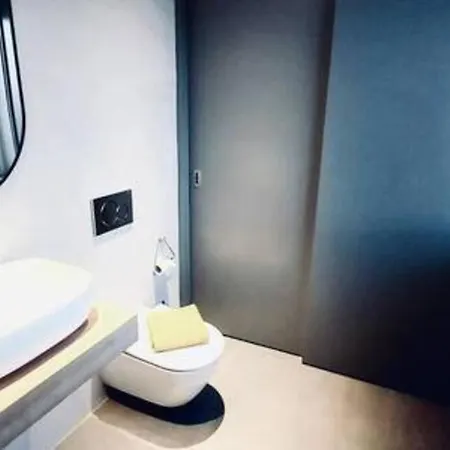 Stunning Beachfront In St Julians דירה סליאמה