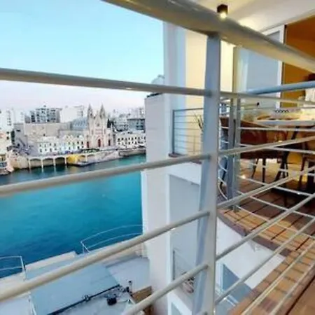 Stunning Beachfront In St Julians Apartament *