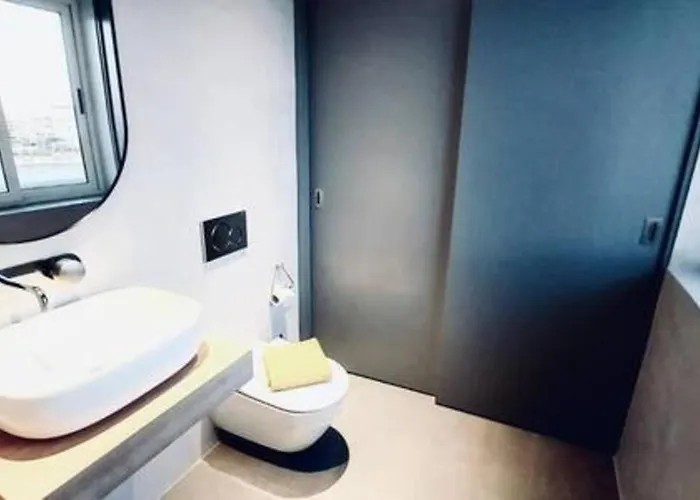 Stunning Beachfront In St Julians Apartamento Sliema